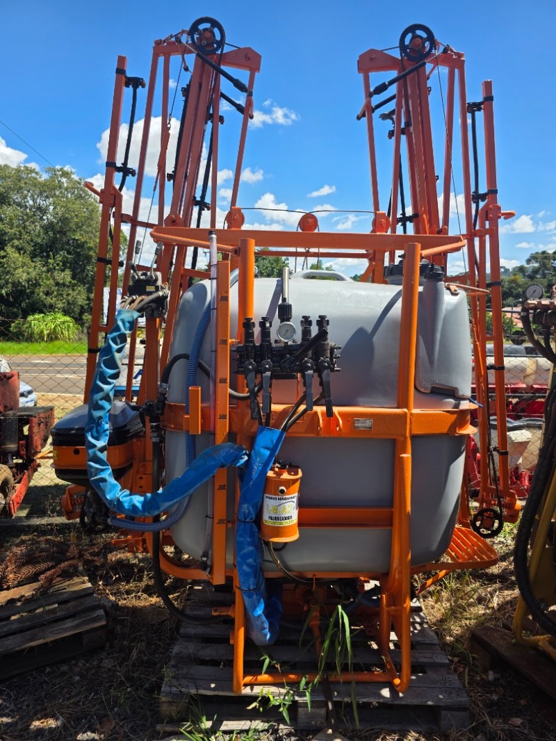 Pulverizador para trator Marca: Jacto Modelo: Condor 800 Ano - leilão extrajudicial - Não informado BR - lance mínimo R$ 28.000