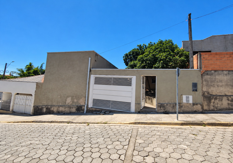 Casa com 4 quartos no Santa Terezinha (foto 2 de 18)