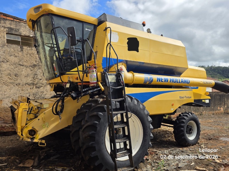 Colheitadeira agrícola New Holland TC 5090 - ANO 2015 Modelo TC5090, rodado duplo, Hidro