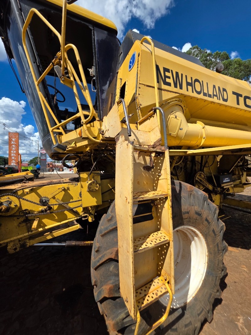Foto 5: Colheitadeira New Holland TC 57 ano 1996 com plataforma de soja
