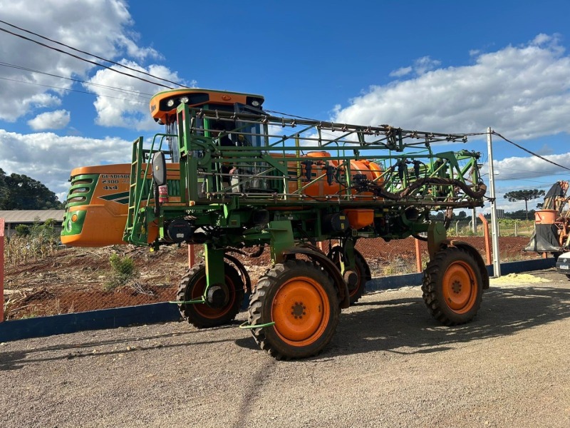 Pulverizador Autopropelido Stara 2300 Hydro 4x4 2014