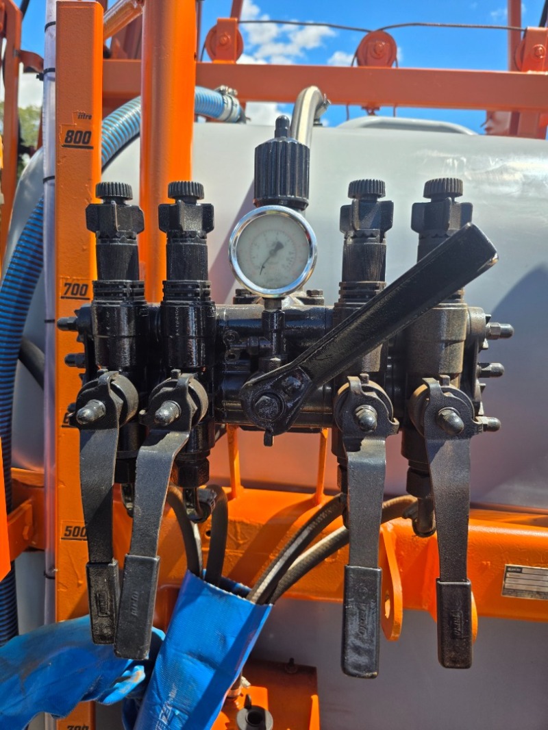 Foto 8 de 28: Pulverizador Jacto Condor 800 ano 2019